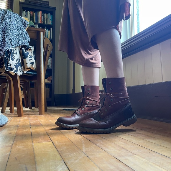 Timberland women’s faux leather boots - Picture 3 of 5